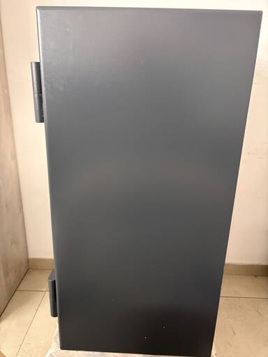 כספת דיגיטלית דגם B1000 בעל תקן EU S2 להגנה מקסימלית 155 ק"גתוצרת ישראל כספת תרופות וסמים תקן 90.91 לנשק ארוך – מבט מצד ימין