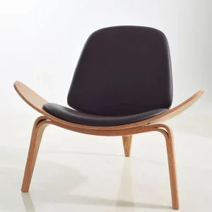 כורסת עץ מעוצבת