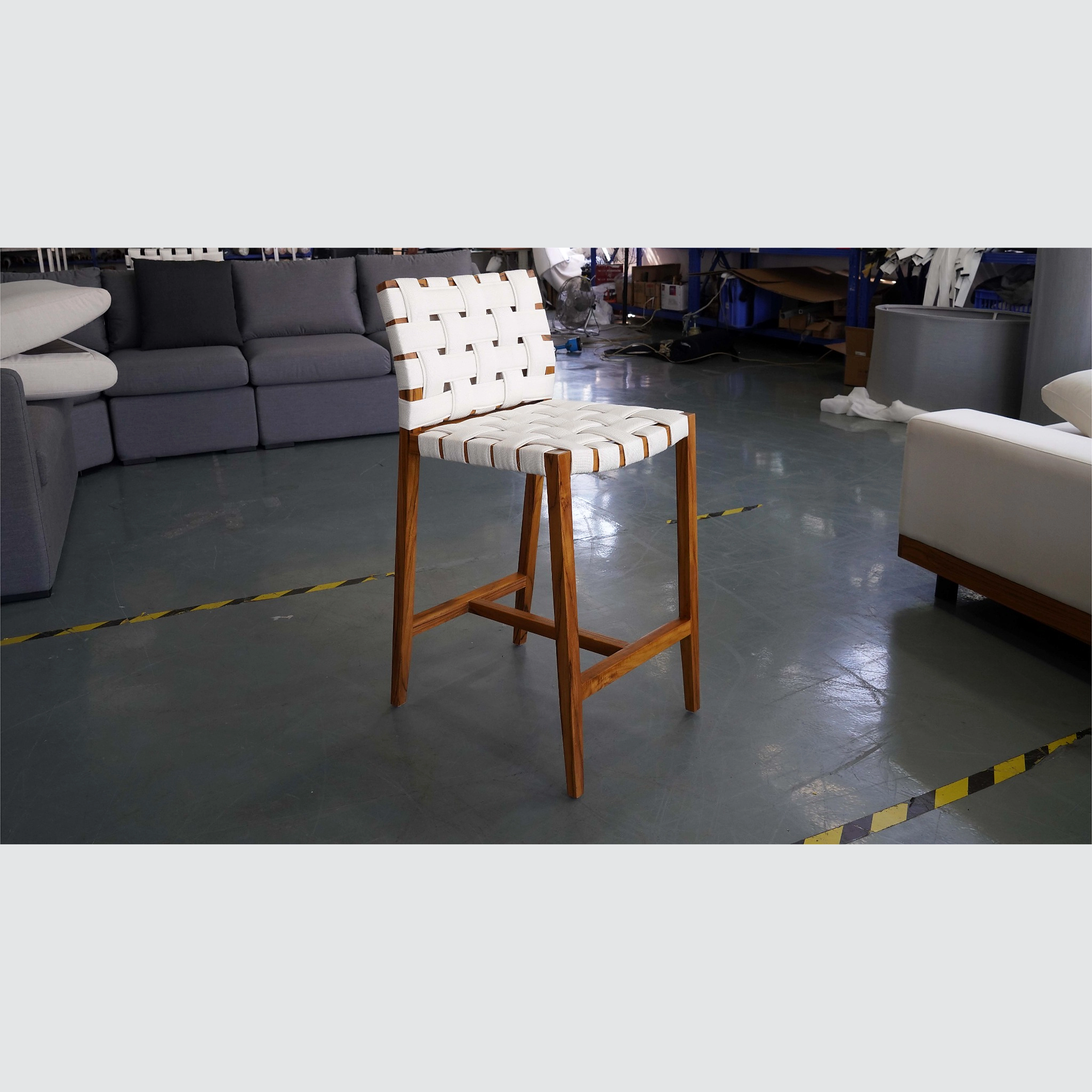 כיסא בר REVOLVE עץ טיק