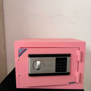 כספת לאקדח אישי לפי מפרט המשרד לביטחון דגם PE-250 Pink לפי דרישות אגף כלי ירייה